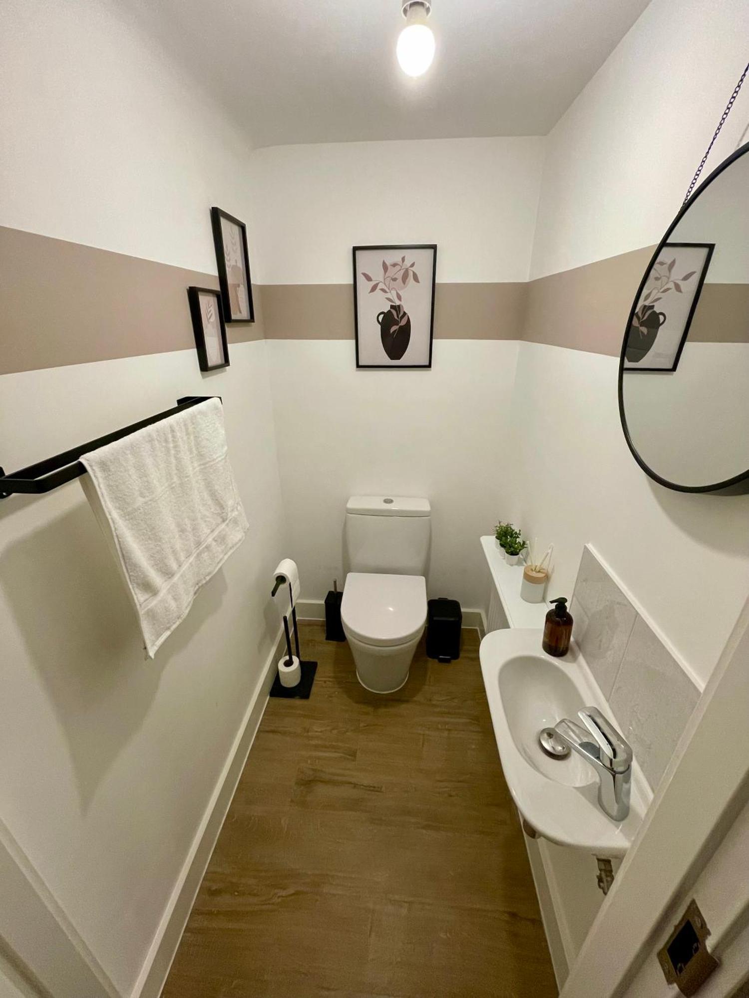 3-Bedroom Luxury Stay With Free Parking Маркет-Харборо Экстерьер фото